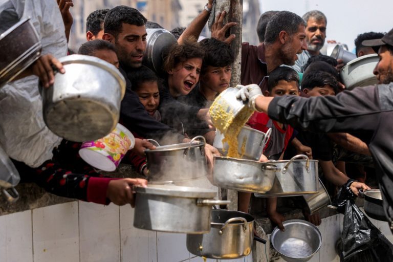 Bombas de Israel matam mais 50 palestinos na Faixa de Gaza