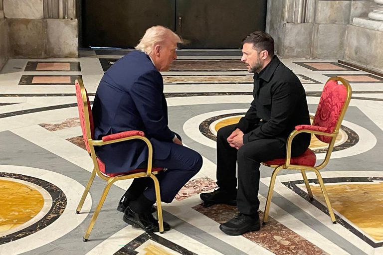 Trump pressiona Zelensky por resolução de guerra com Ucrânia abrindo mão da Crimeia e da Otan