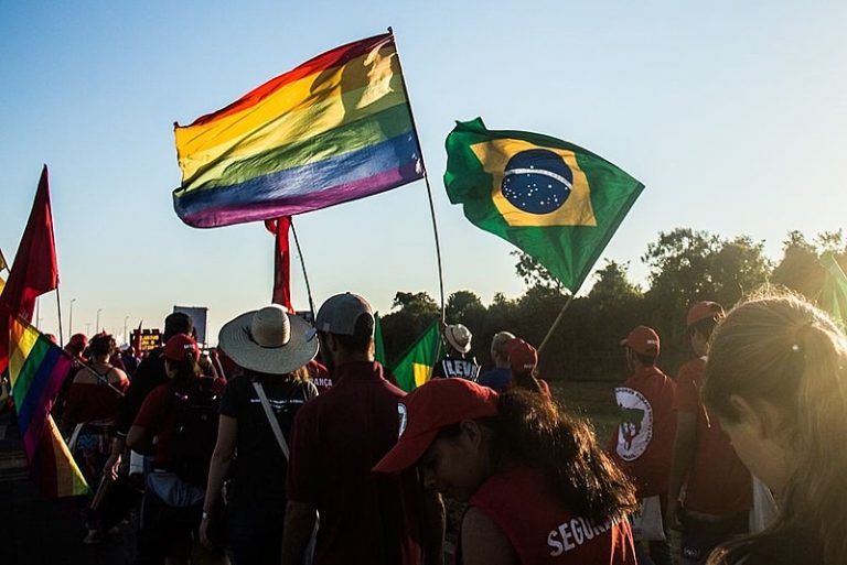 Orgulho LGBTQIA+ em tempos de barbárie: celebrar também é resistir!