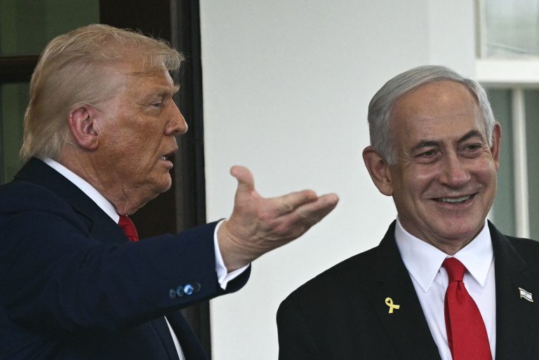 Ao lado de Netanyahu, Trump chama Gaza de ‘propriedade imobiliária’