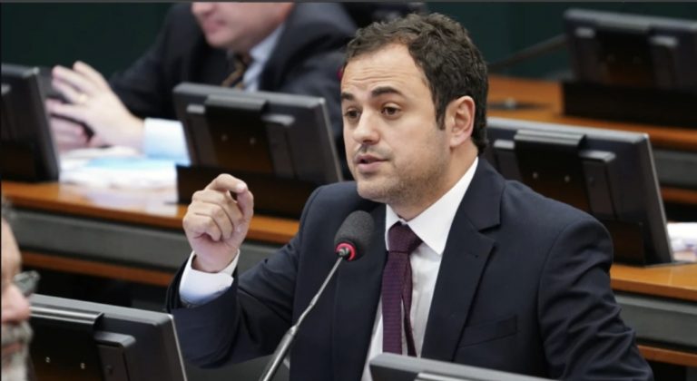 Presidente da Câmara diz que firmou acordo com Glauber Braga, que deve encerrar greve de fome