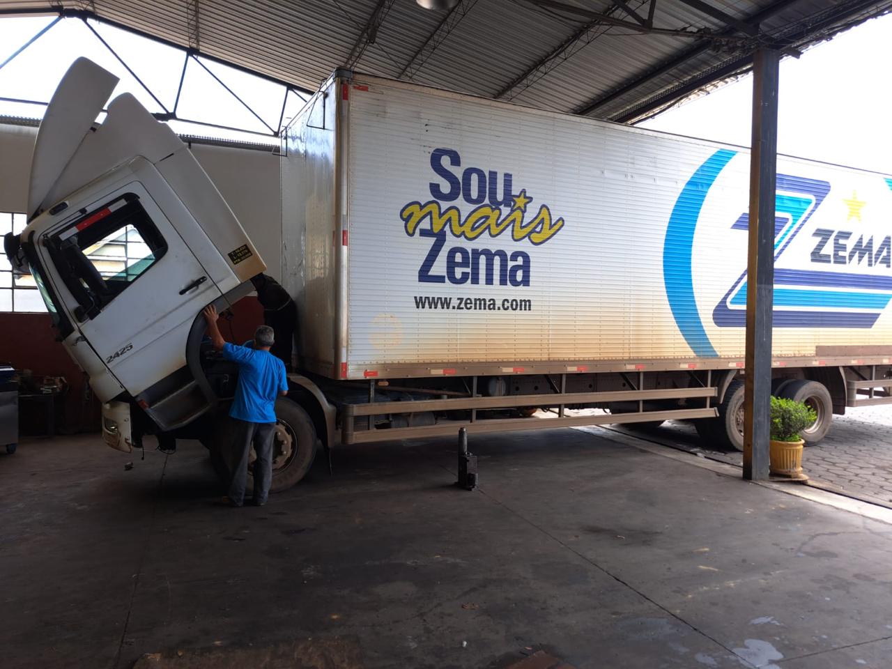 Os trabalhadores eram motoristas da empresa Cidade das Águas Transportes, contratados para levar móveis e eletrodomésticos às lojas do Grupo Zema