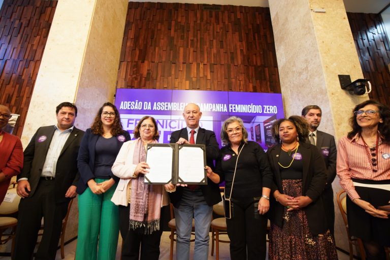 ‘É esse silêncio que cada dia mata as mulheres, que não nos ajuda avançar’, afirma ministra 