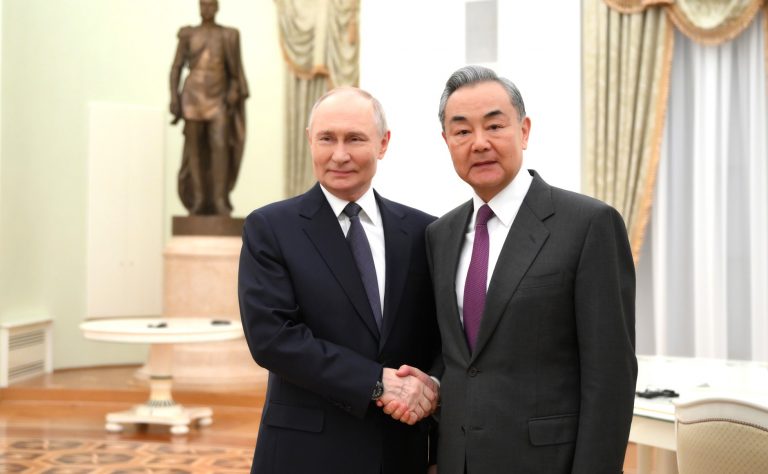 Cooperação entre Rússia e China não está sujeita à interferência de terceiros, diz chanceler