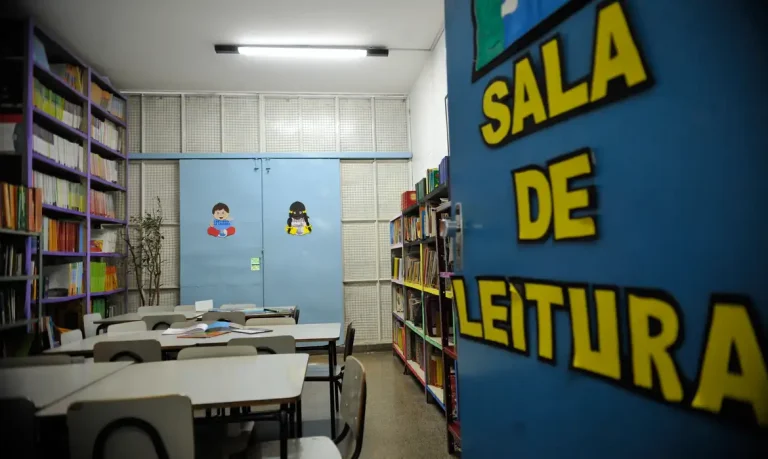 Maioria no país, alunos mais pobres têm menor aprendizado em leitura, conclui estudo