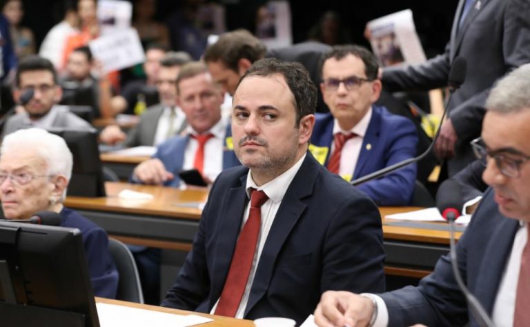 Glauber Braga faz greve de fome após conselho aprovar cassação: ‘Vou às últimas consequências’