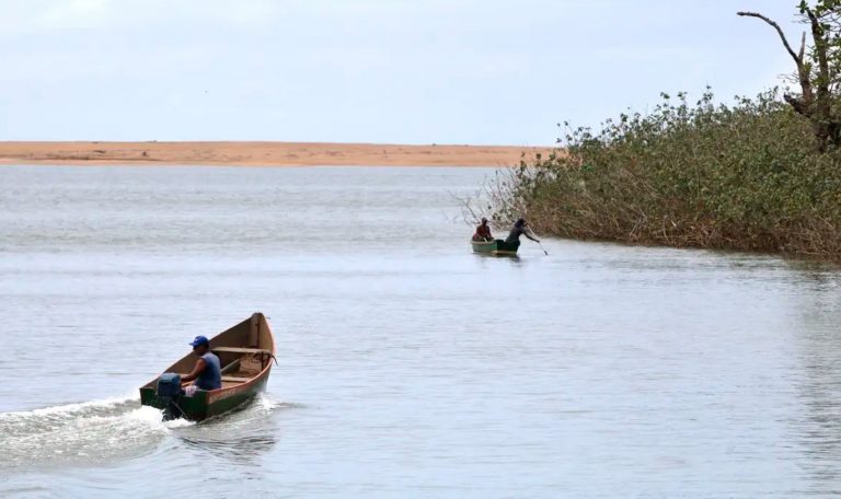Pescadores afetados por lama tóxica da Samarco ainda sentem impactos da tragédia 10 anos depois