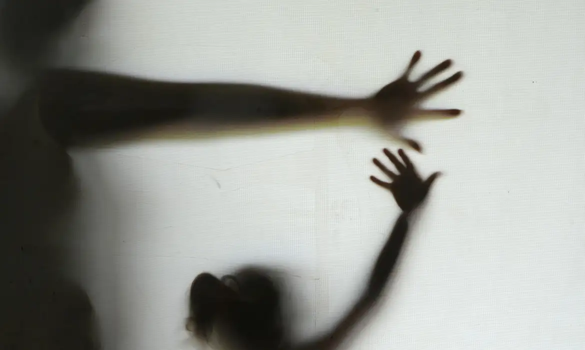 Feminicídio e violência sexual atingem mulheres e meninas no Brasil