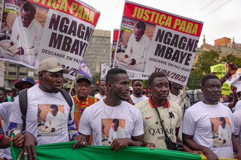 Entidades repudiam arquivamento de investigação sobre PM que matou senegalês Ngagne Mbaye