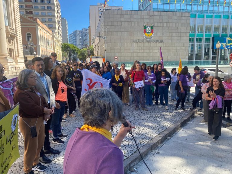 Movimentos feministas do RS organizam uma vigília noturna para o dia 15 pela vida das mulheres