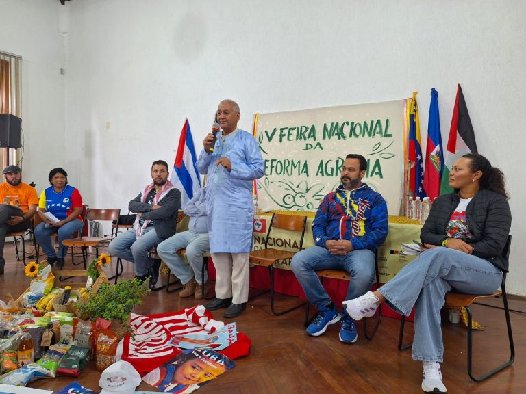 Ato internacionalista ressalta compromisso solidário do MST na 5ª Feira da Reforma Agrária