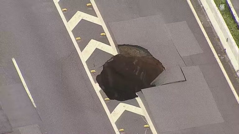 Após um mês, cratera da Sabesp surge novamente na marginal Tietê em São Paulo