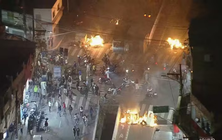 Vídeo mostra PMs agredindo morador em Paraisópolis, em SP, durante protesto por jovem morto