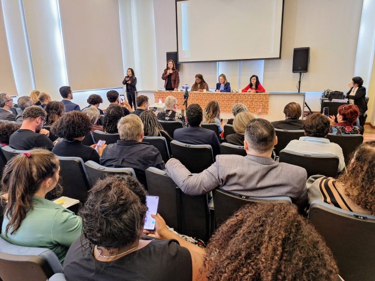 Encontro debate violência nas redes e riscos para crianças e adolescentes