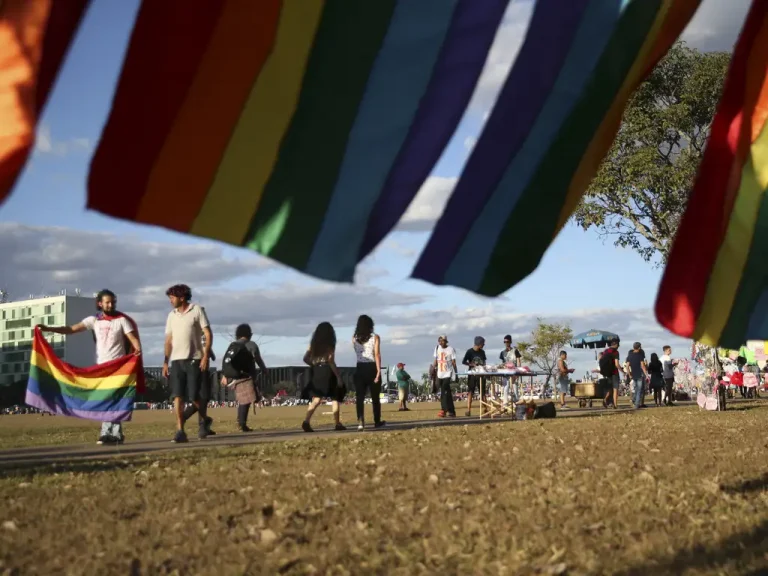 35 anos após despatologização da homossexualidade, pessoas LGBTQIA+ ainda têm direitos negados