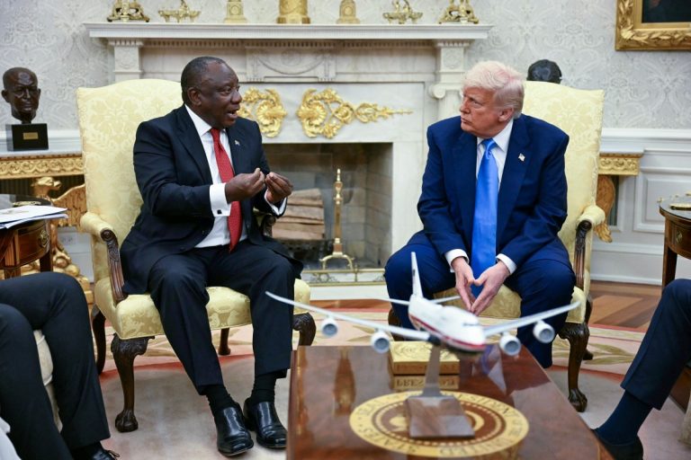 Humoristas sul-africanos ironizam falas de Trump após visita de africâneres à Casa Branca