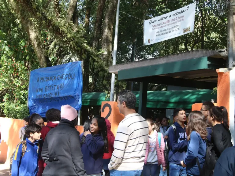Prefeitura de SP irá afastar 31 diretores de escolas municipais, denuncia educador Daniel Cara