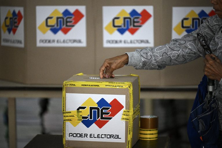 Venezuelanos vão às urnas e colocam governo à prova depois da eleição presidencial