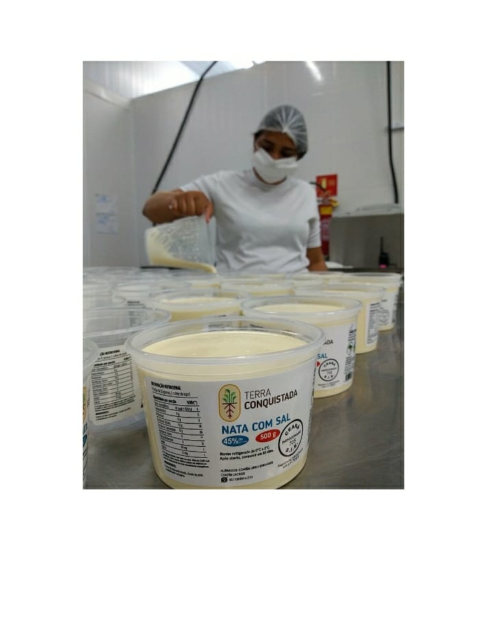 Produtos beneficiados a partir do leite produzido pelos assentamentos de reforma agrária do sertão central.