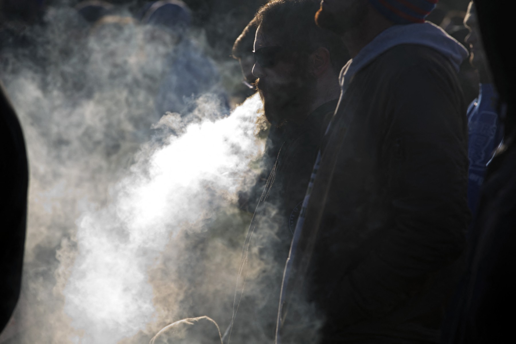 Jovens consomem cada vez mais cigarros eletrônicos