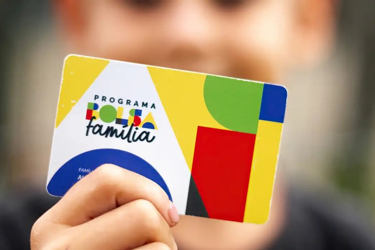 Bolsa Família salvou mais de 700 mil vidas e evitou 8 milhões de internações em duas décadas