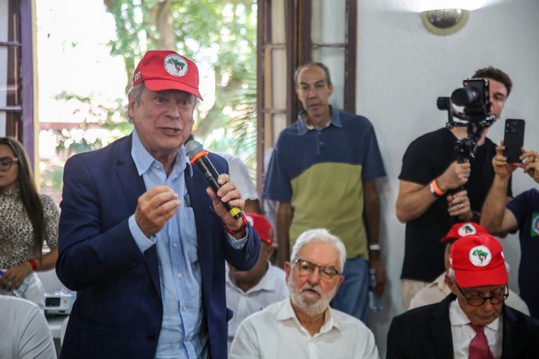 Dirceu rejeita aumento do número de deputados e defende reforma: 'Câmara não representa nação'