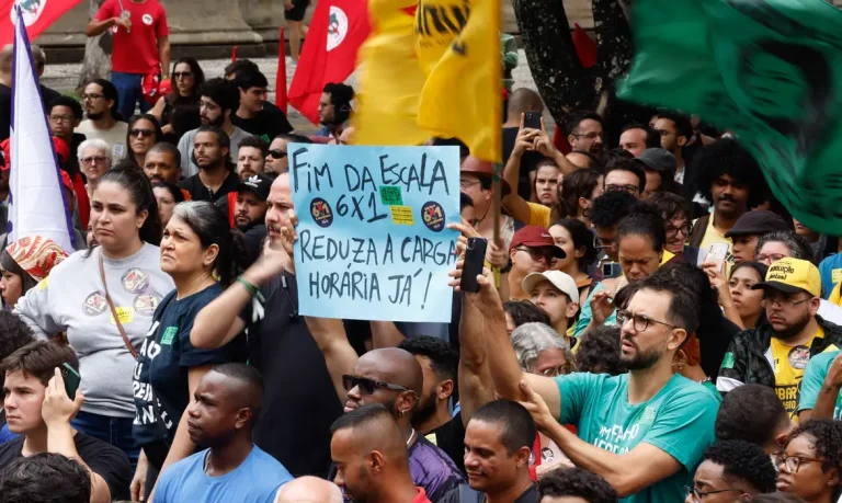 Como a lógica neoliberal une precarização do trabalho e destruição ambiental no Sul Global
