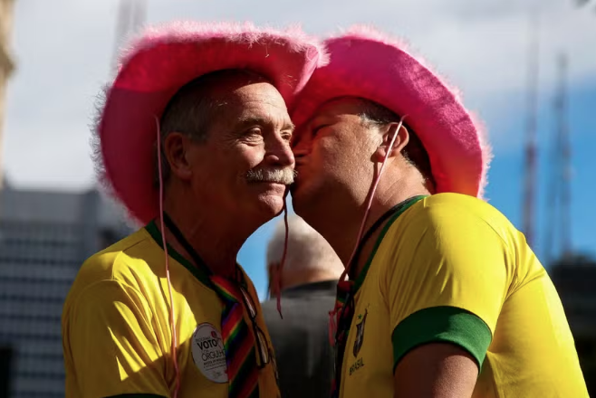 Às vésperas dos 30 anos, Parada do Orgulho LGBT+ de SP deste domingo discute envelhecimento
