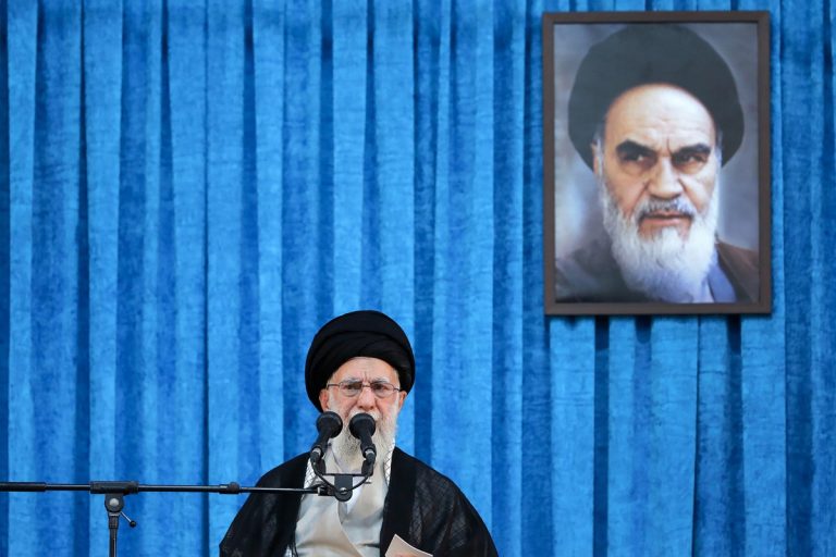 Em termos duros, líder supremo iraniano rejeita proposta dos EUA para não enriquecer urânio