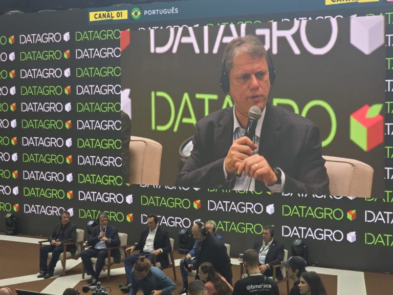 Em evento do agro, Tarcísio e Caiado afagam ruralistas com discurso repressivo anti-MST