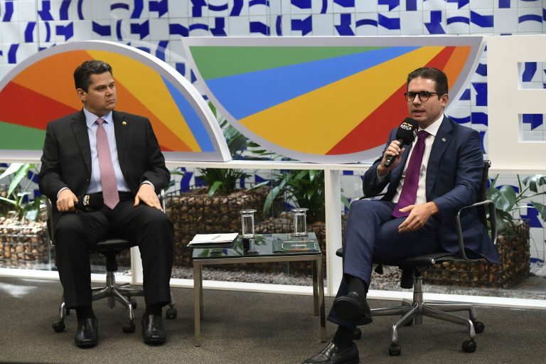 Presidentes da Câmara e Senado faltam a audiência no STF sobre emendas