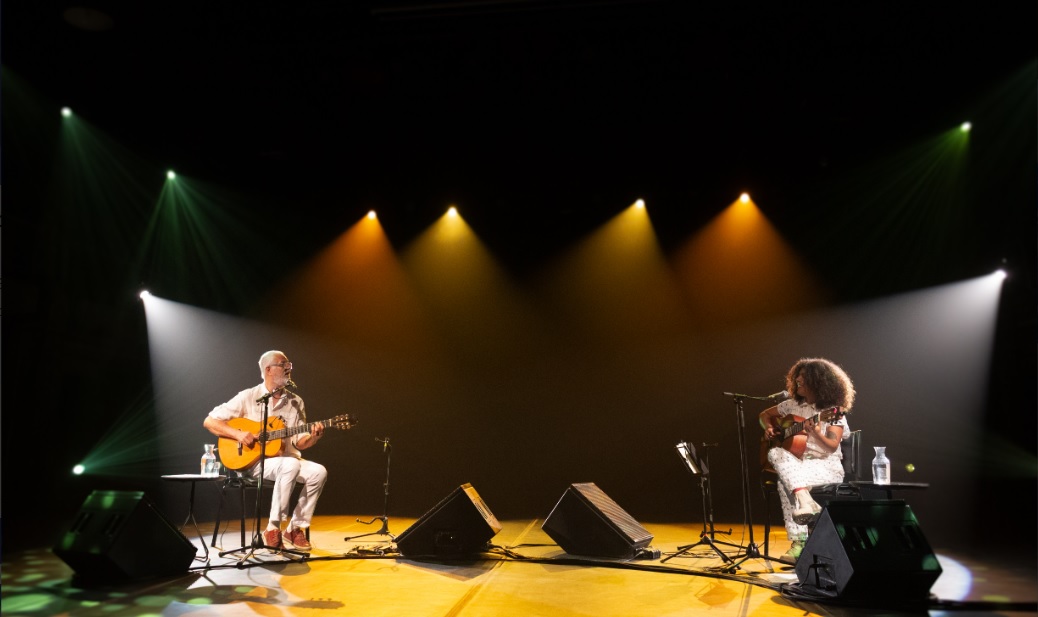 Roberte Mendes e Josyara Gonçalves em show Violão e Chula Baiana no Sesc Pompeia.