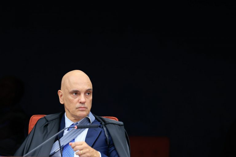 Moraes começa a interrogar Bolsonaro e mais 7 réus por tentativa de golpe nesta segunda (9)