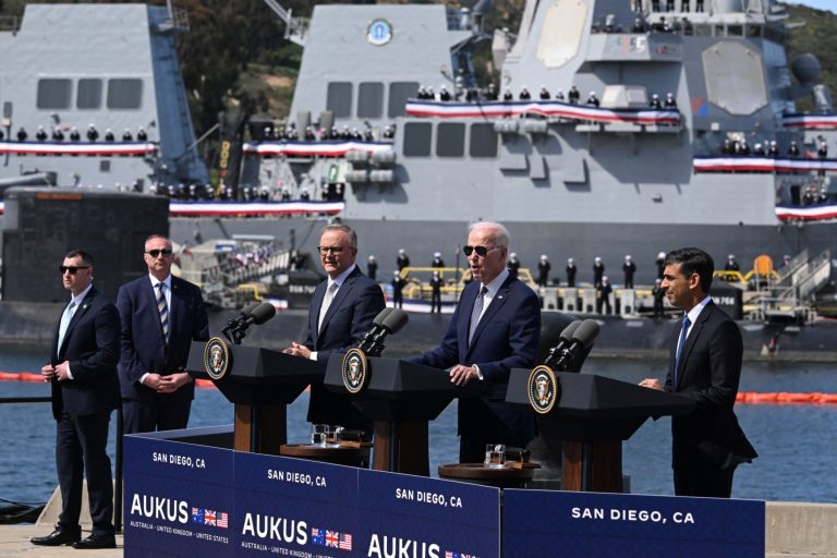 Trump deve reavaliar acordo militar com Austrália e Reino Unido aprovado no governo Biden