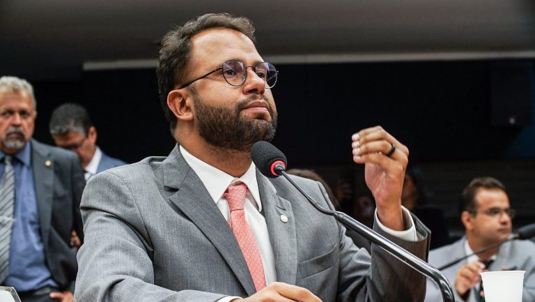 Desaceleração do crescimento evangélico pode ter a ver com o bolsonarismo, diz Pastor Henrique 