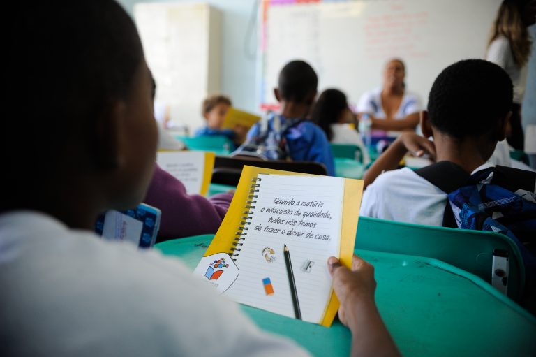 A educação brasileira deve ser analisada como um fenômeno cultural