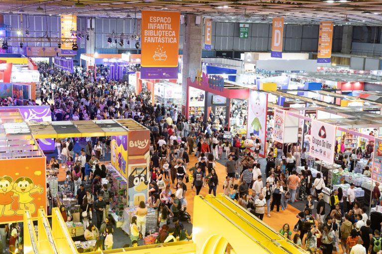 Editora Expressão Popular, do MST, apresenta catálogo diverso na Bienal do Livro no Rio
