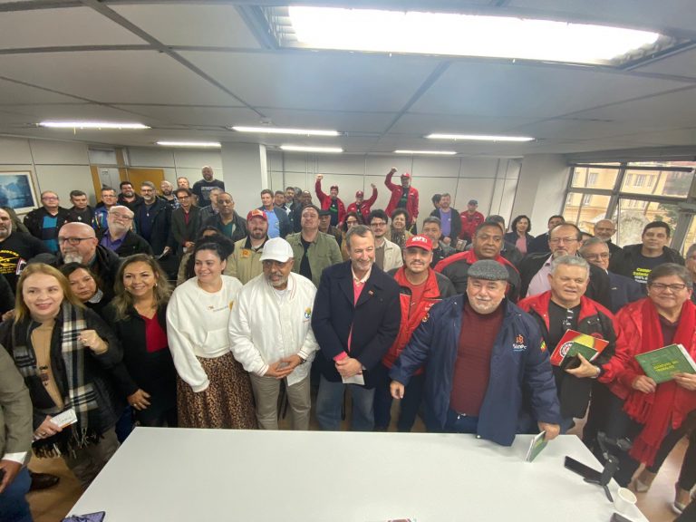Paim se compromete com pauta das centrais por melhorias na legislação da terceirização
