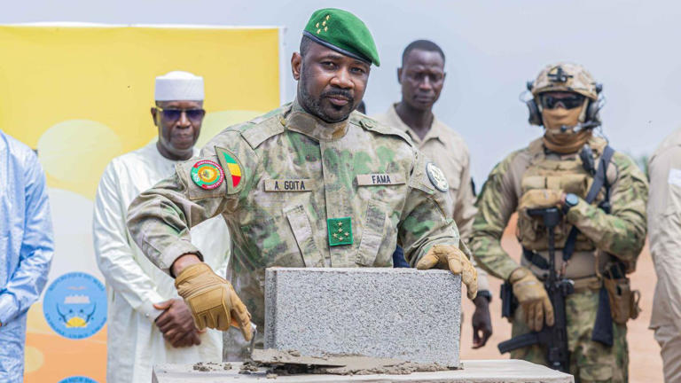 Presidente militar do Mali reaparece após ataques de grupos islamistas do final de semana