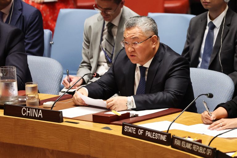 China diz que ataque dos EUA ao Irã violou Carta da ONU e apresenta proposta de cessar-fogo