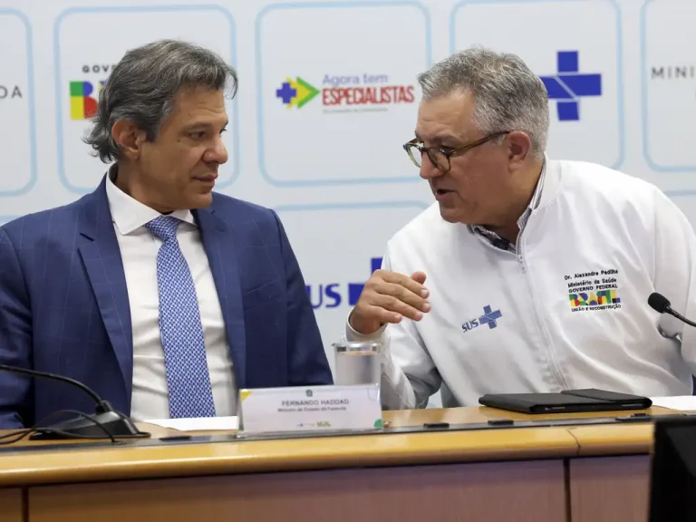 Médicos populares alertam para risco de ampliação do setor privado no SUS
