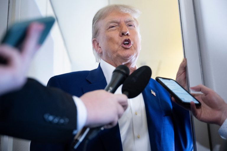 Trump ameaça subir tarifa contra países alinhados ao Brics; China defende 'cooperação'
