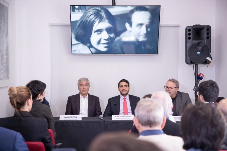 Família de Vladimir Herzog e governo assinam acordo de reparação por crimes da ditadura
