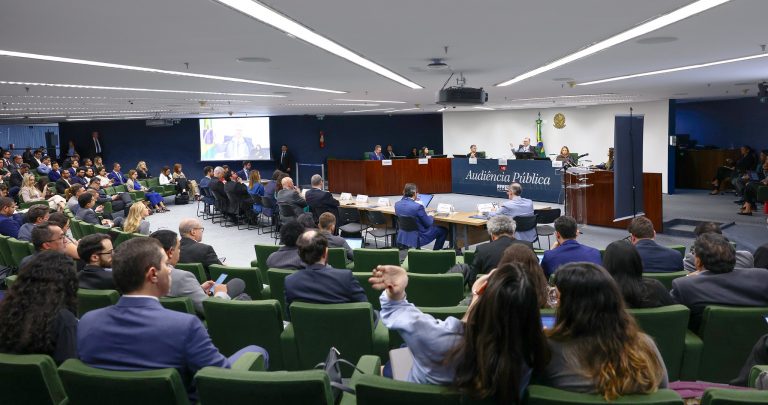 Sistema presidencialista está em xeque com emendas impositivas, avaliam especialistas no STF