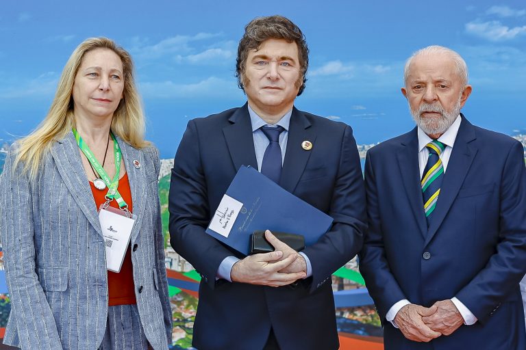 Lula vai à Argentina receber de Javier Milei a presidência rotativa do Mercosul