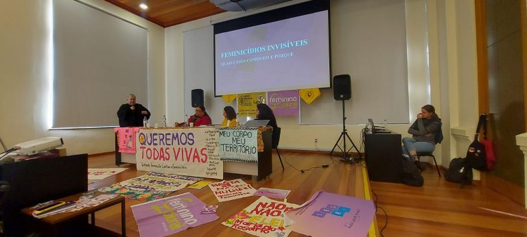 Sobreviventes de feminicídio denunciam abandono e transformam dor em mobilização coletiva