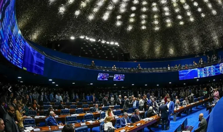 Congresso quer cortar saúde e educação, diz analista após veto do aumento do IOF