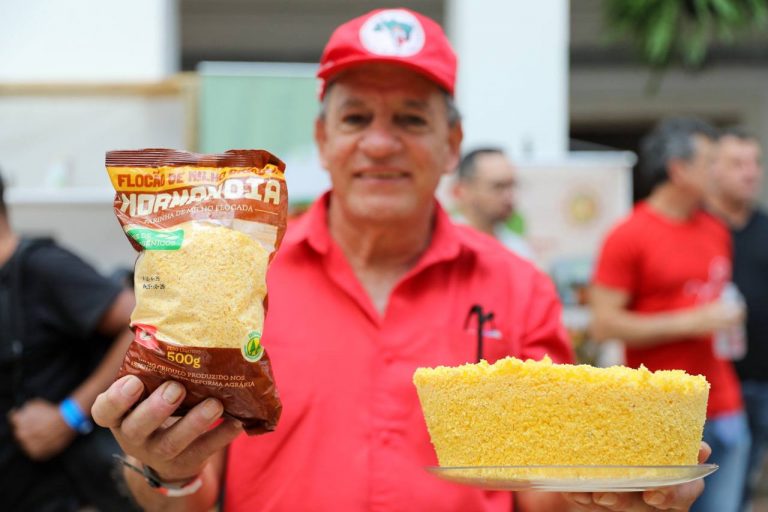 MST leva produtos da agricultura familiar ao Recife Antigo, com forró, samba e coco; confira
