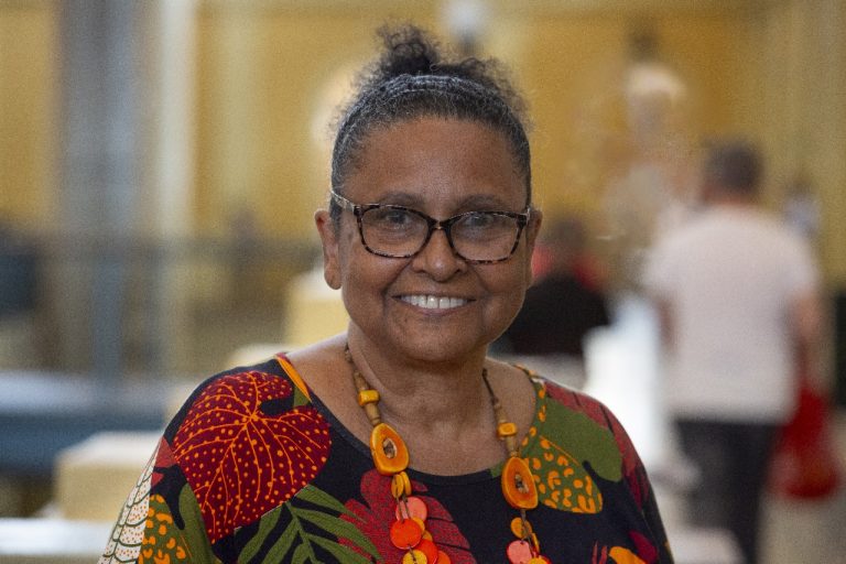 Deputada Laura Sito entrega a personalidades negras a Medalha Preta Rosa no RS