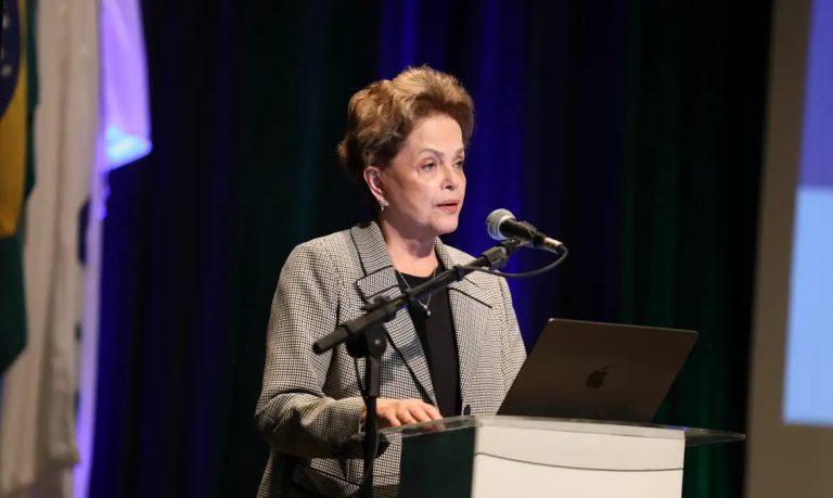 Dilma Rousseff e Celso Amorim estarão em próximo grande desfile militar em Pequim